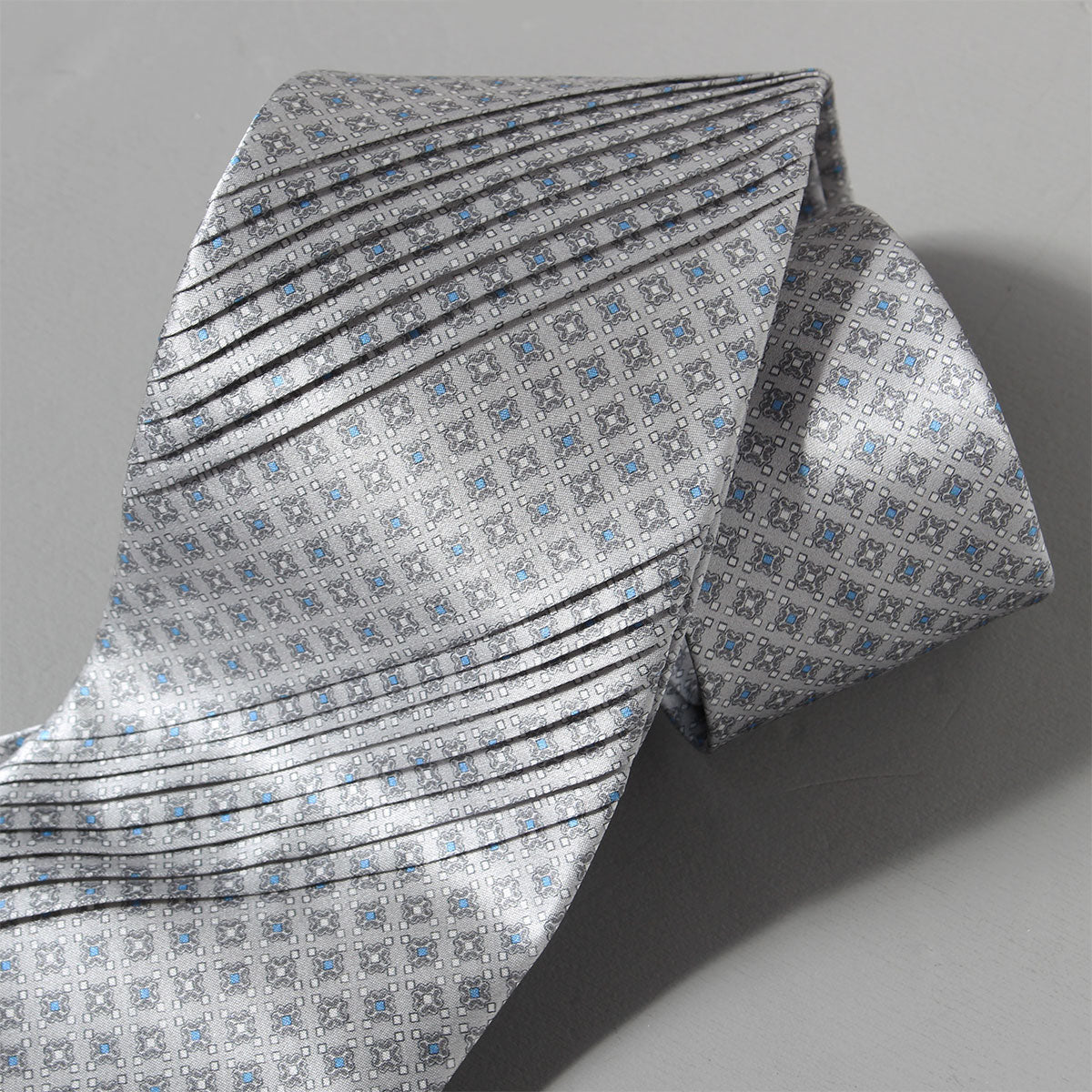 Silvio Fiorello/シルヴィオ・フィオレッロ】プリーツシルクネクタイ