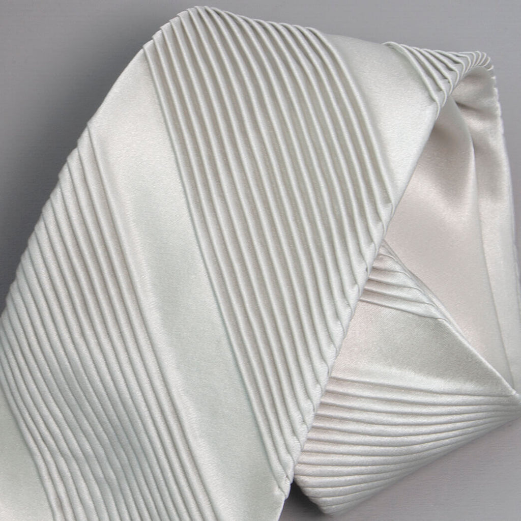 ステファノリッチ製、アイボリーホワイトの無地プリーツネクタイ｜Ivory white solid pleated tie by Stefano Ricci