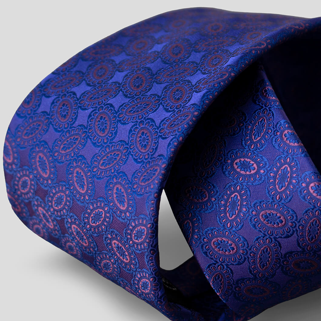 ステファノリッチのシルクジャカードネクタイ、ブルー地にレッドのオーバル小紋柄｜Stefano Ricci silk jacquard necktie in blue with red oval motif pattern