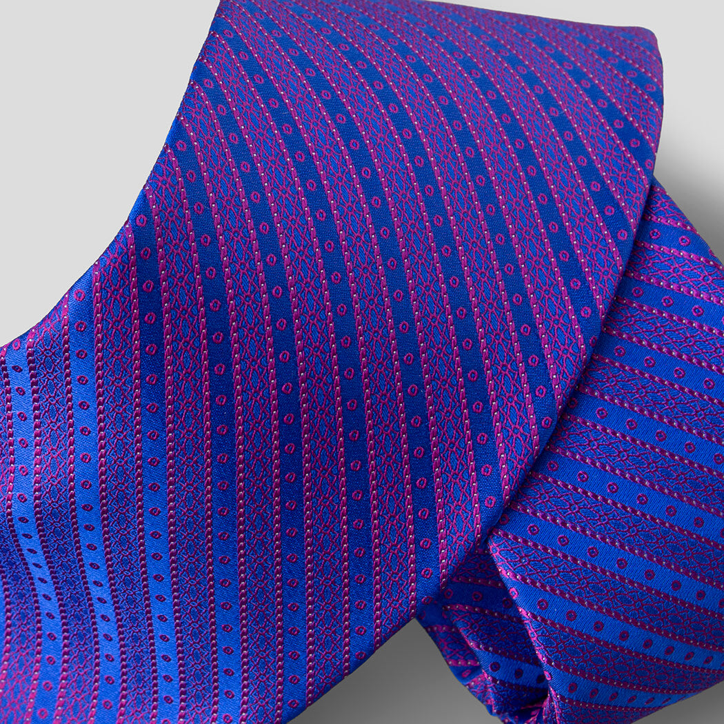 ステファノリッチのシルクジャカードネクタイ、ブルーとレッドのストライプ柄｜Stefano Ricci silk jacquard necktie in blue and red stripe pattern