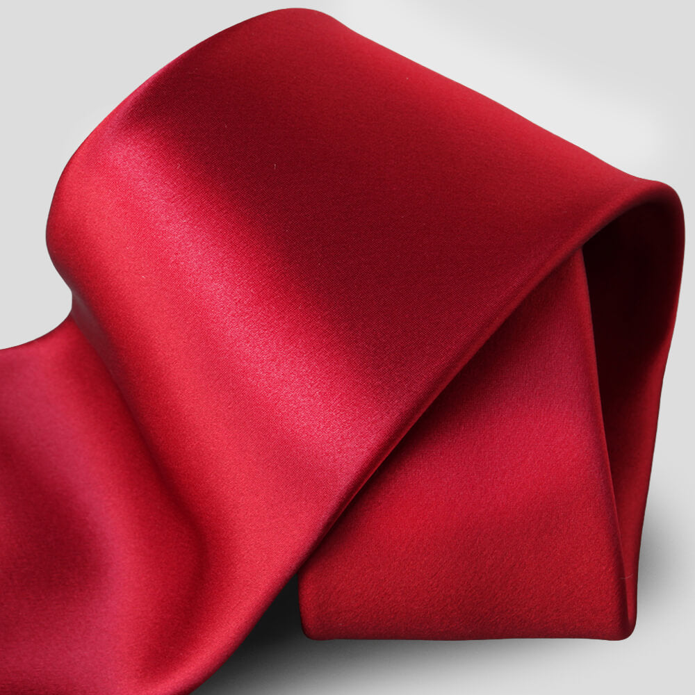 ステファノリッチのシルク無地ネクタイ、光沢感のあるレッドデザイン｜Stefano Ricci solid silk necktie with glossy red finish
