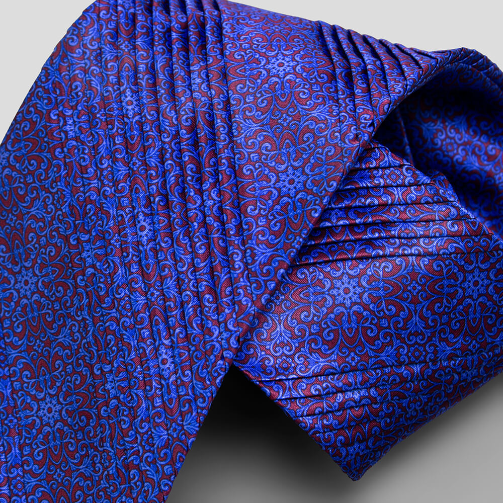 ステファノリッチのシルクプリーツネクタイ、ブルーとレッドのアラベスク柄デザイン｜Stefano Ricci silk pleated necktie in blue and red arabesque pattern