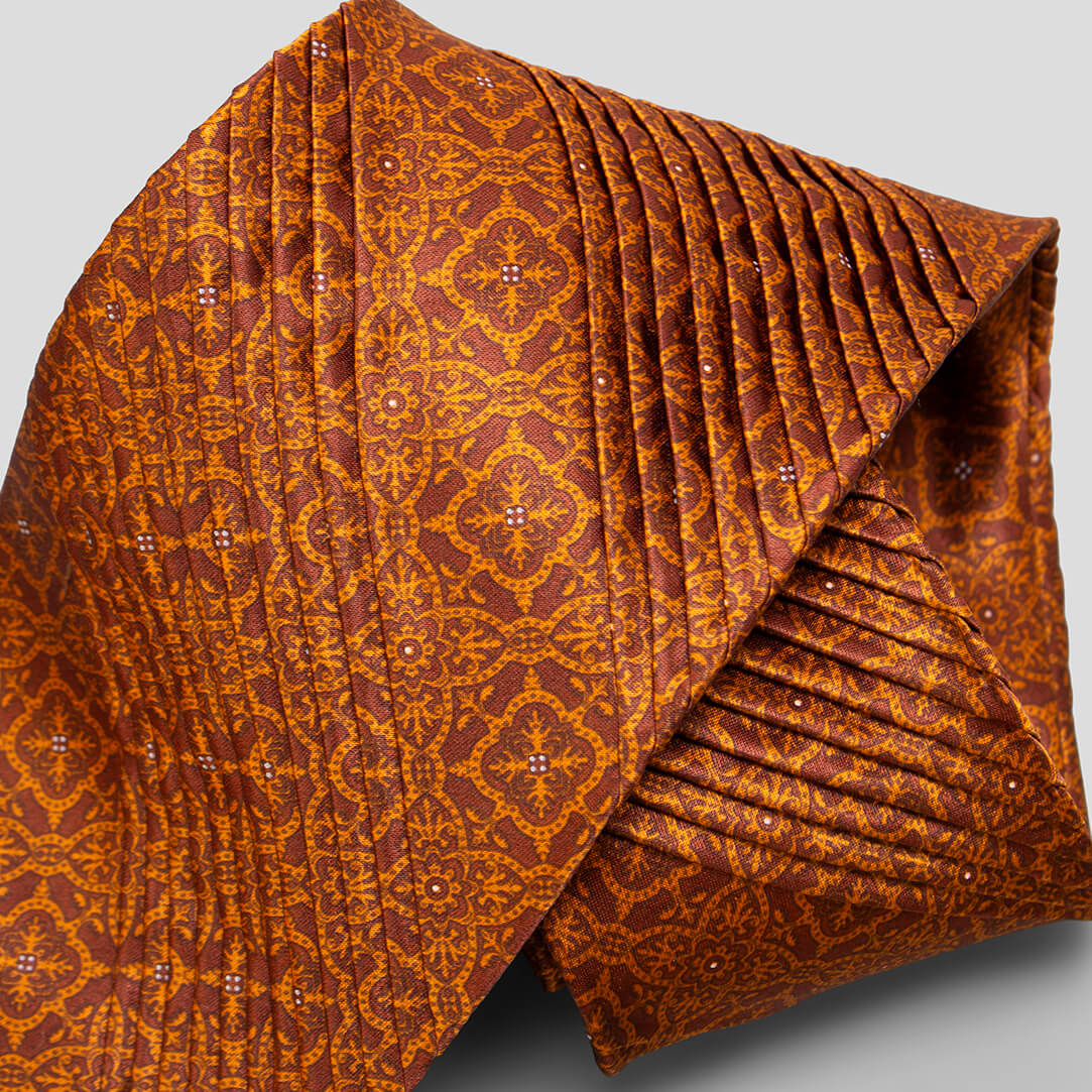 ステファノリッチのシルクプリーツネクタイ、ブラウンとオレンジのメダリオン柄｜Stefano Ricci silk pleated necktie in brown and orange medallion pattern