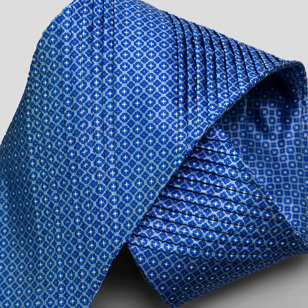 ステファノリッチのシルクプリーツネクタイ、スカイブルーの幾何学柄デザイン｜Stefano Ricci silk pleated necktie in sky blue geometric pattern